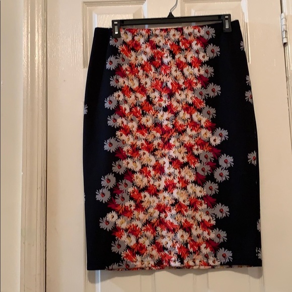 Women floral print skirt. - Picture 1 of 2